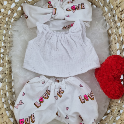 Ensemble jogging "Love", t-shirt en double gaze et turban blanc pour poupée (32-36 cm) – Fait main