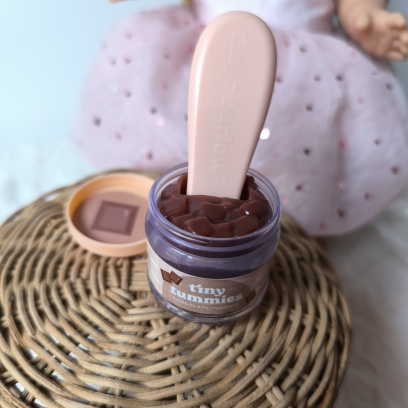 Petit pot magique chocolat pour poupée – Tiny Harlow