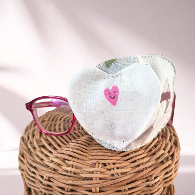 Patch oculaire OG - coeur fond blanc