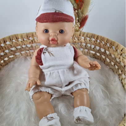 Tenue poupée Gordi 34 cm – Ensemble fait main double gaze – Salopette, casquette et chaussons