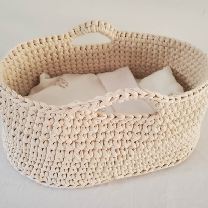Couffin en crochet avec base en bois pour poupée jusqu'à 38 cm - Choix de matelas et parure