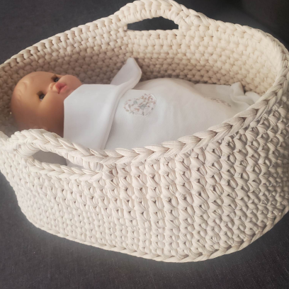 Couffin en crochet avec base en bois pour poupée jusqu'à 38 cm - Choix de matelas et parure