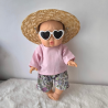 Look printanier – Chapeau paille, pull rose et pantacourt fleuri