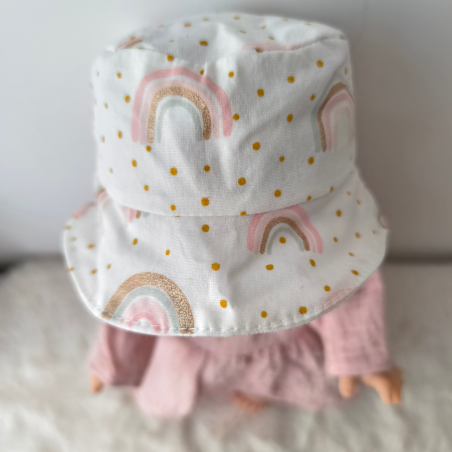 Robe poupée double gaze rose – tenue avec bob arc-en-ciel fait main