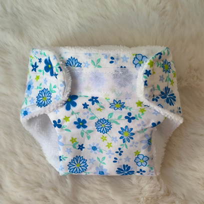 Couche pour poupée 32-36 cm – fleurs bleues