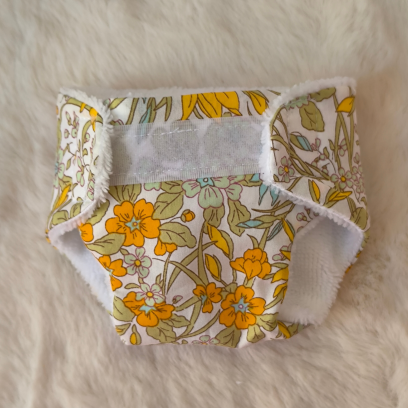 Couche pour poupée 32-36 cm – fleurs oranges
