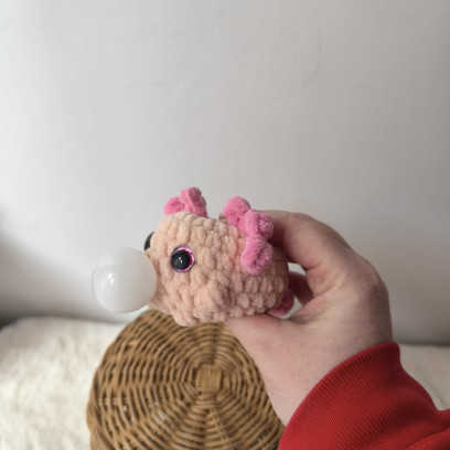 Ami’bulles Axolotl au crochet – Jouet sensoriel anti-stress fait main