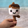 Brochette chamallow blanc caramélisé au crochet pour enfant – jouet fait main