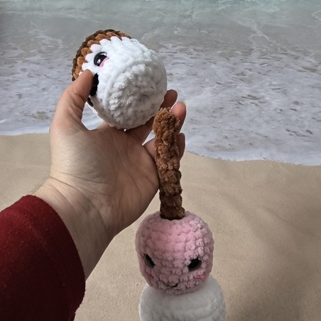 Brochette 3 chamallows crochet – jouet enfant fait main personnalisable