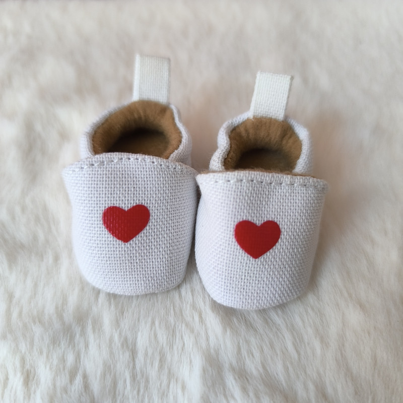 Chaussons coeur pour poupée 30 à 34 cm | La Pouponnette