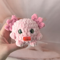 Axolotl au crochet rose en laine chenille | Peluche interactive faite main