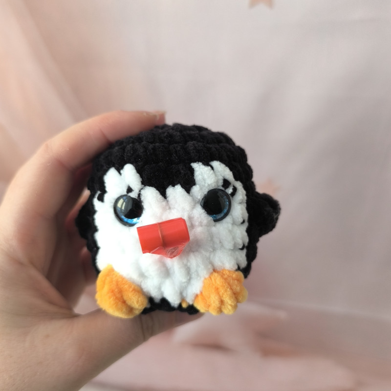 pingouin au crochet rose en laine chenille | Peluche interactive faite main