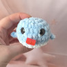 baleine au crochet rose en laine chenille | Peluche interactive faite main