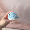 baleine au crochet rose en laine chenille | Peluche interactive faite main