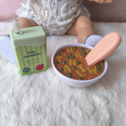 Box soupe alphabet & jus magique pour poupée | Tiny Harlow